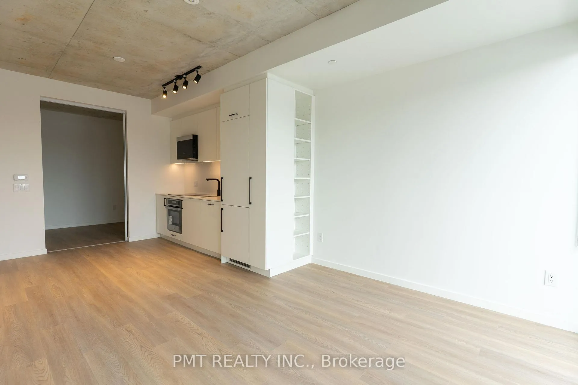 Photo 5 of Unit 225, 689 The Queensway, Etobicoke, Stonegate-Queensway — HOMEH