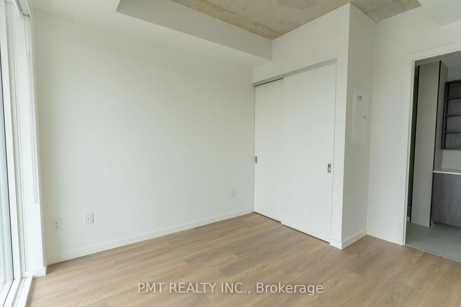 Photo 8 of Unit 225, 689 The Queensway, Etobicoke, Stonegate-Queensway — HOMEH