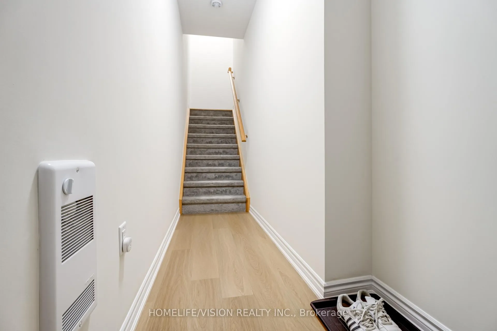 Photo 6 of Unit 3, 480 Beresford Path, Oshawa, Central — HOMEH