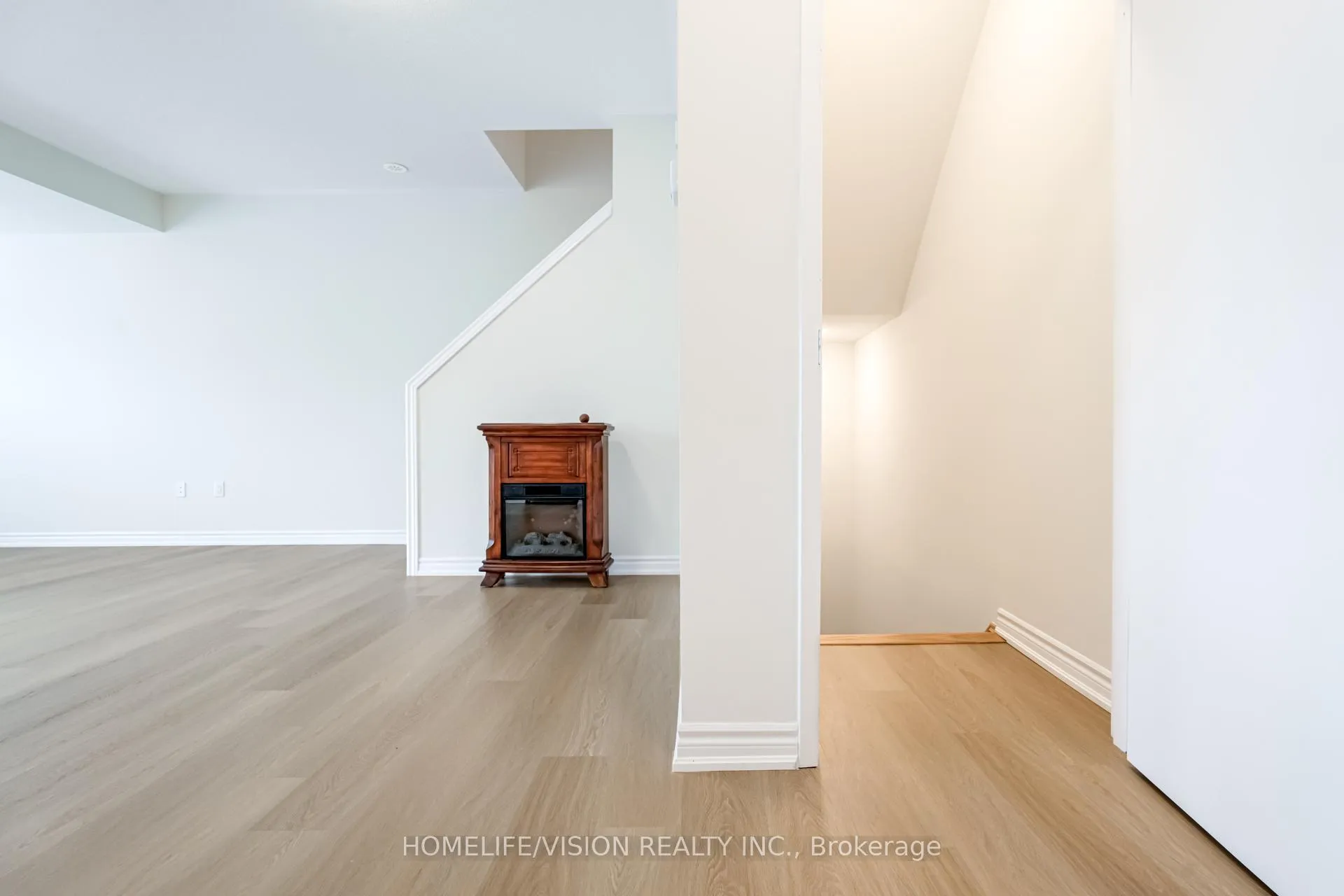 Photo 7 of Unit 3, 480 Beresford Path, Oshawa, Central — HOMEH