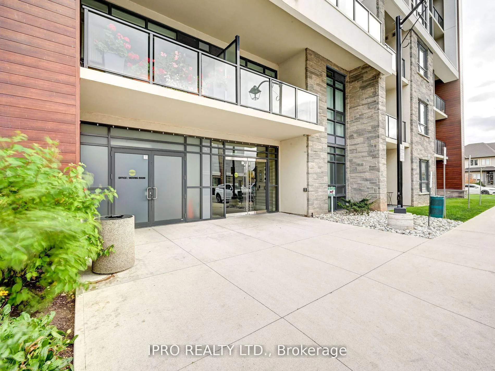 Photo 3 of Unit 436, 101 Shoreview Place, Hamilton, Stoney Creek — HOMEH