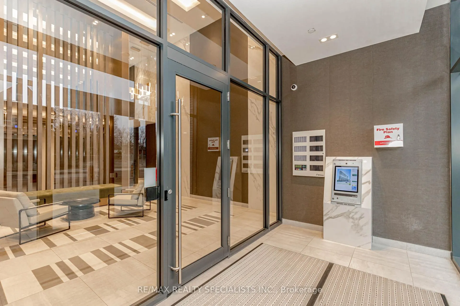 Photo 4 of Unit 105, 415 Main Street W, Hamilton, Kirkendall — HOMEH