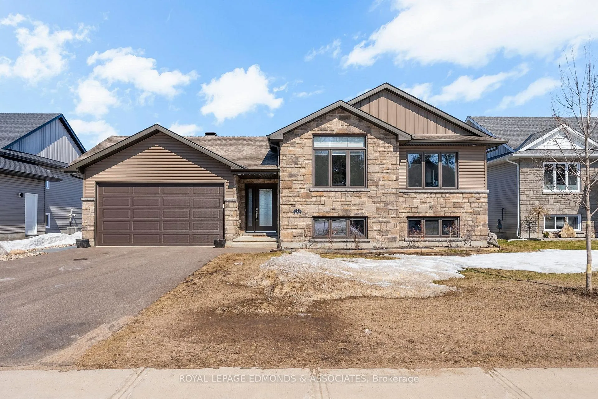 Photo 2 of 142 Chad Street, Petawawa — HOMEH
