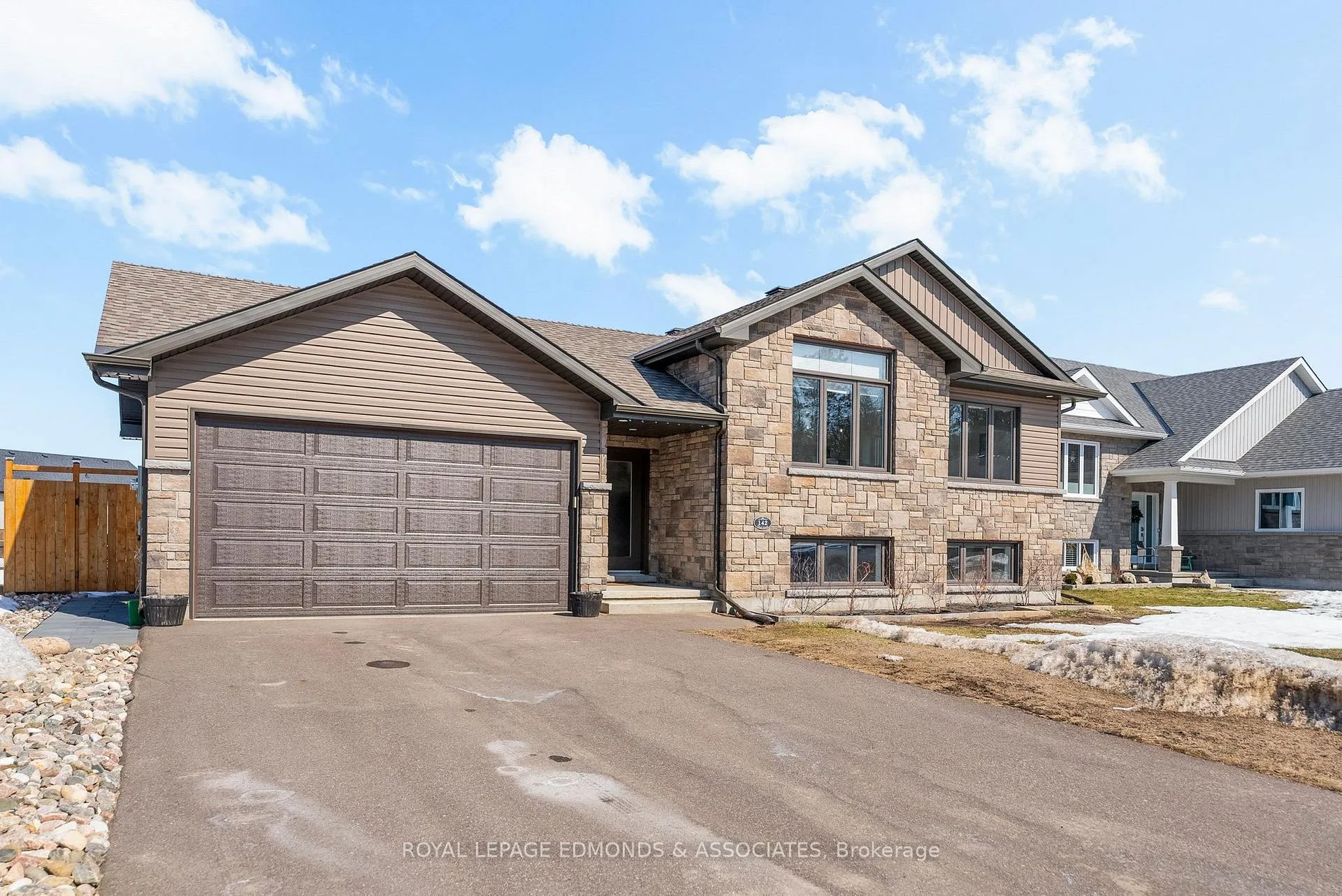 Photo 3 of 142 Chad Street, Petawawa — HOMEH