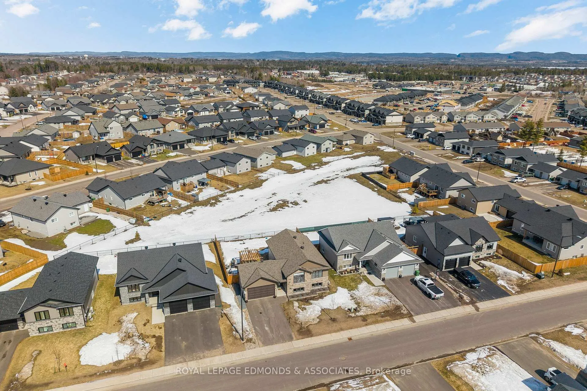 Photo 4 of 142 Chad Street, Petawawa — HOMEH