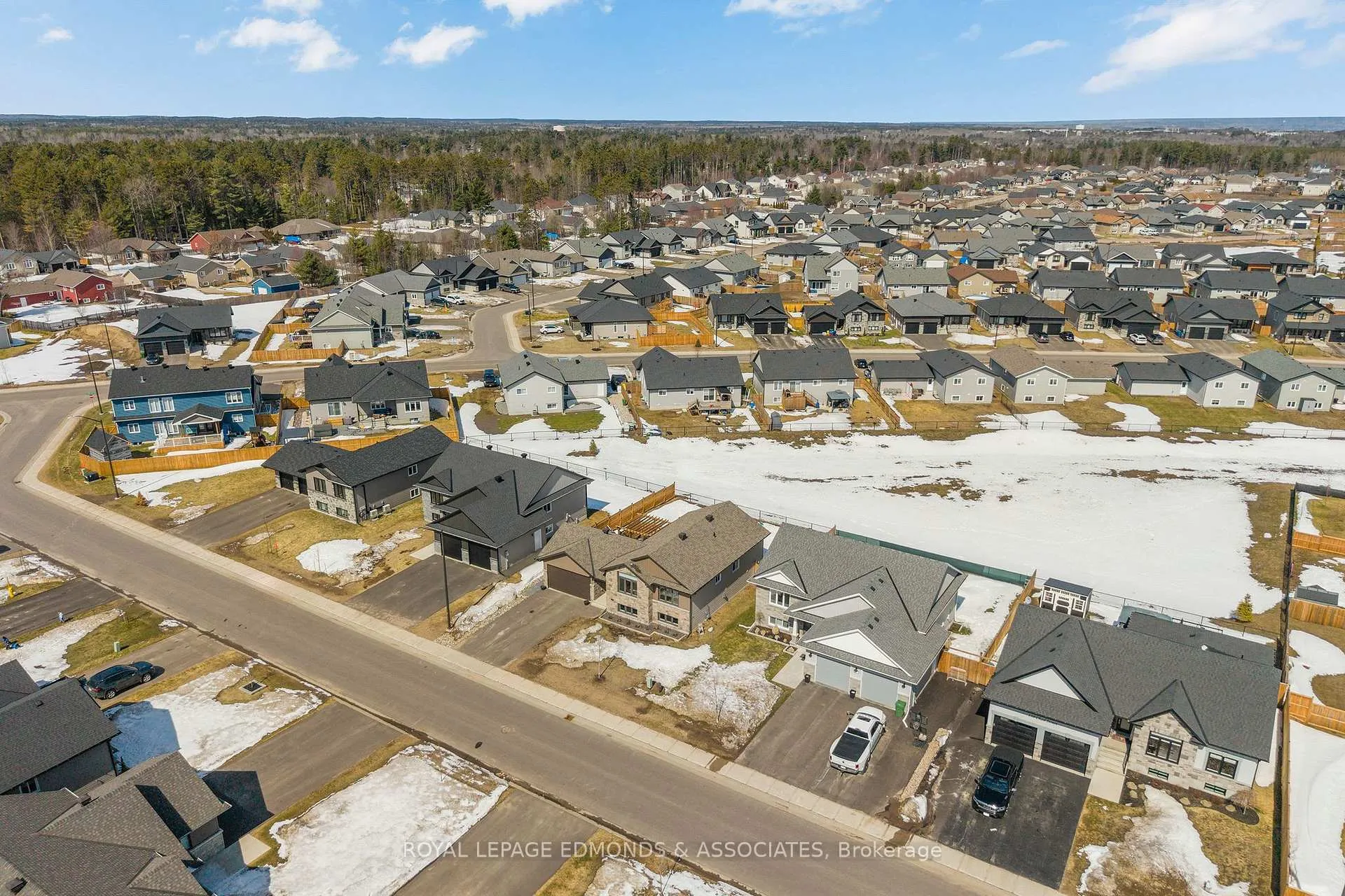 Photo 5 of 142 Chad Street, Petawawa — HOMEH