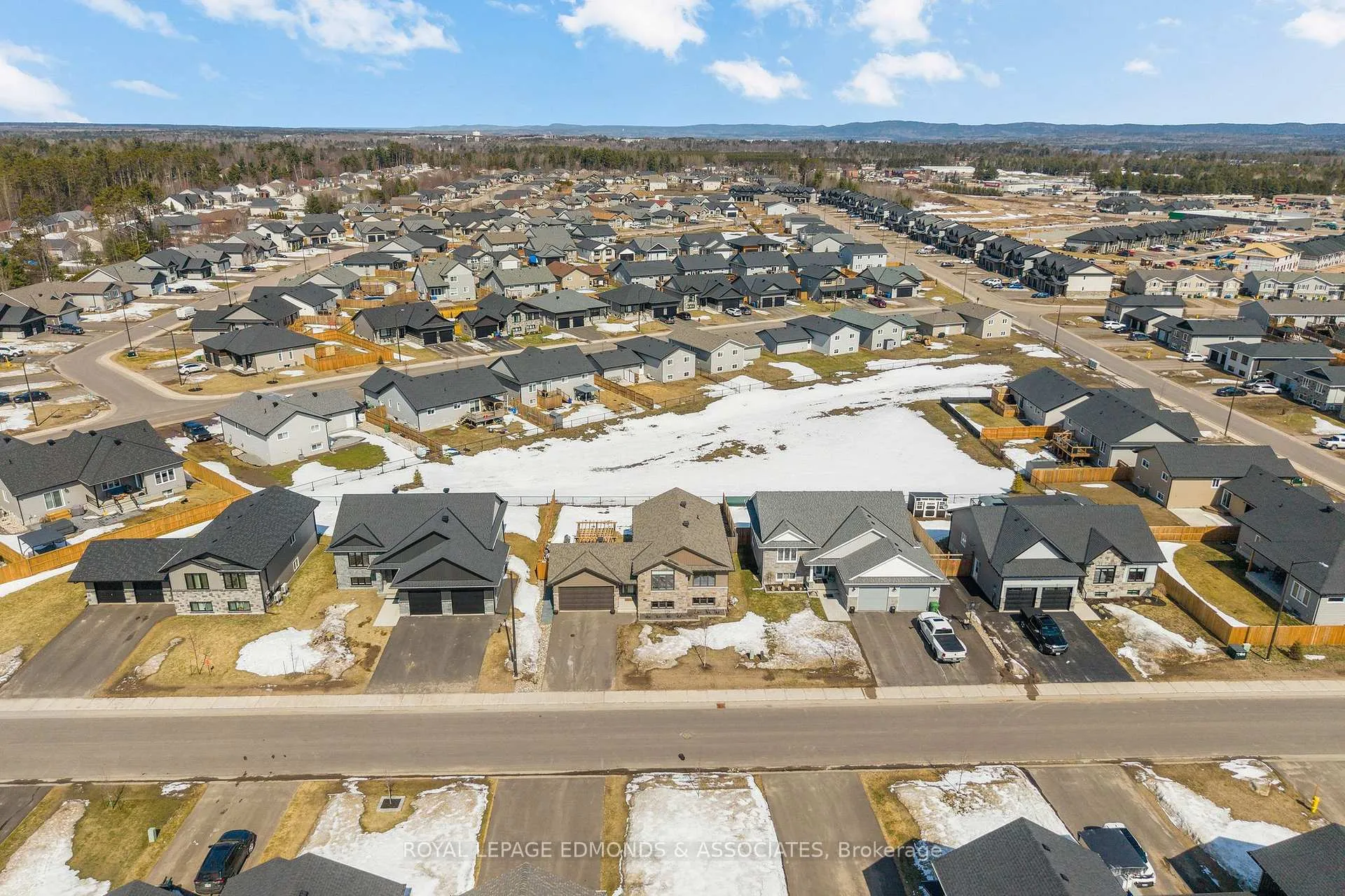 Photo 41 of 142 Chad Street, Petawawa — HOMEH