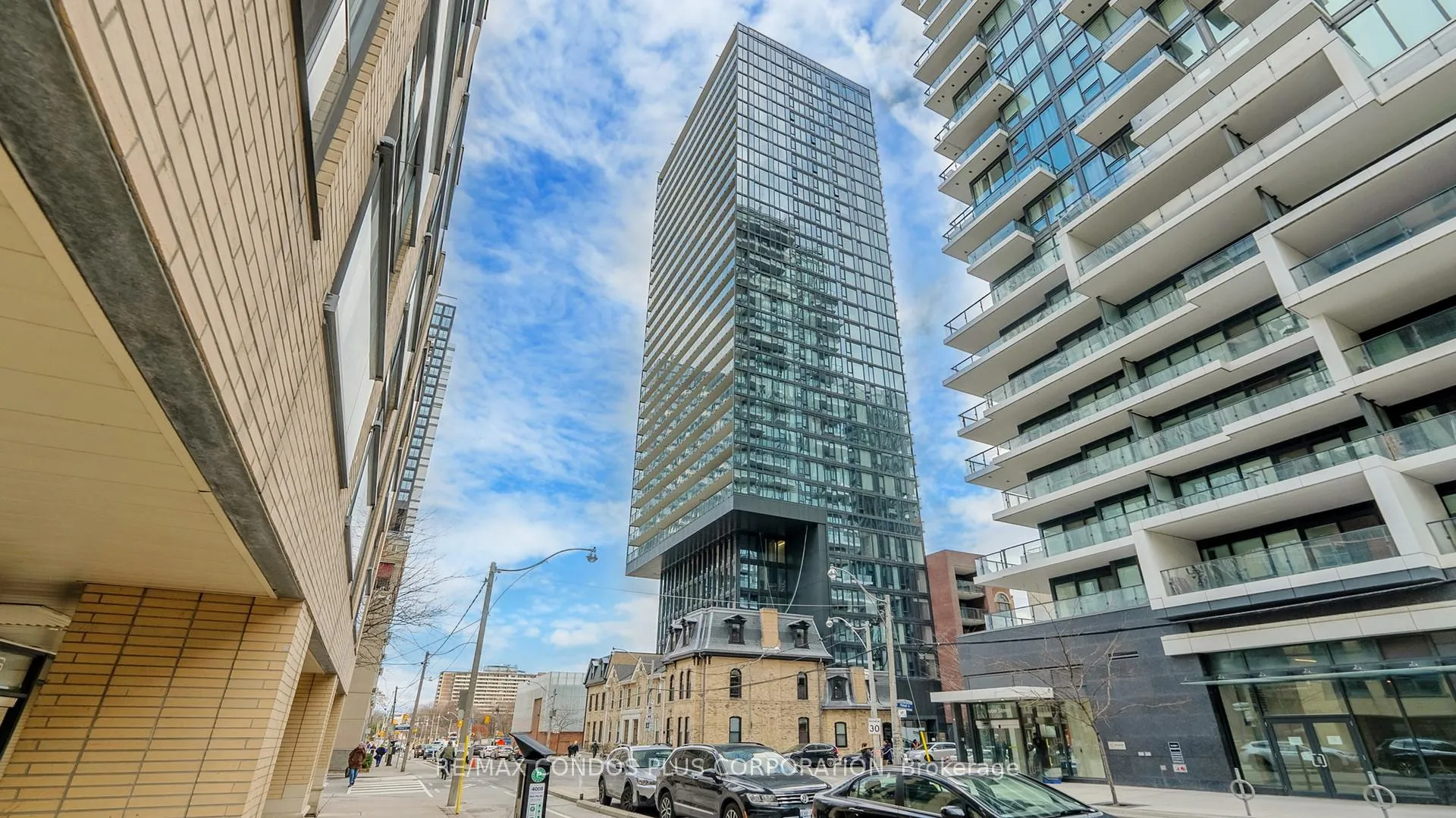 Front of Unit 906, 47 Mutual Street
