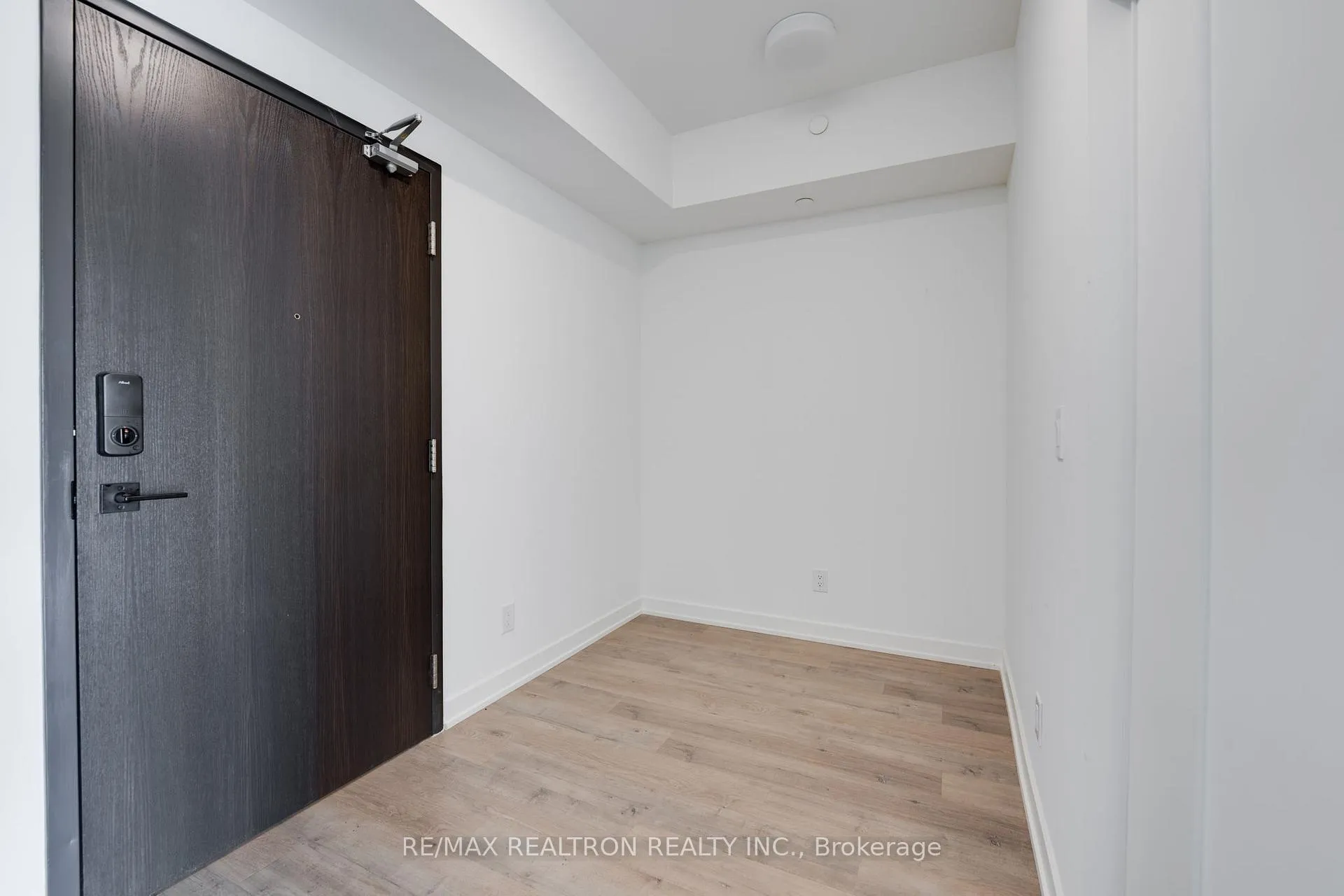 Photo 2 of Unit 913, 56 Lakeside Terrace, Barrie, Little Lake — HOMEH