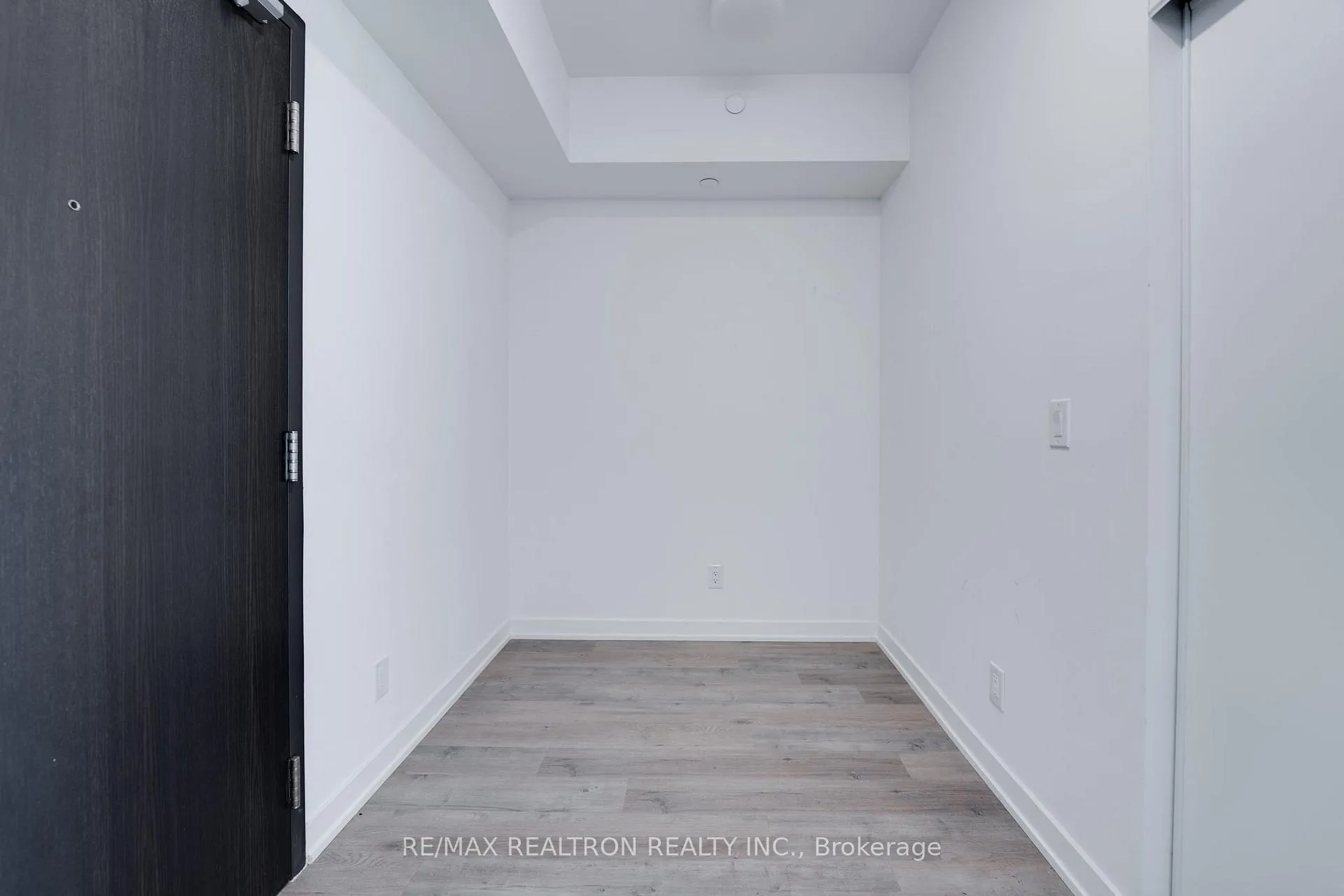 Photo 3 of Unit 913, 56 Lakeside Terrace, Barrie, Little Lake — HOMEH