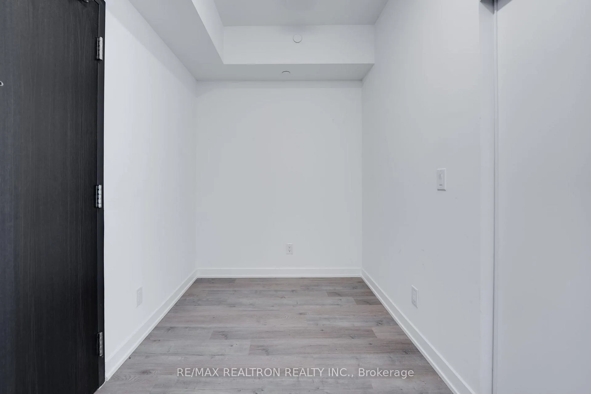 Photo 4 of Unit 913, 56 Lakeside Terrace, Barrie, Little Lake — HOMEH