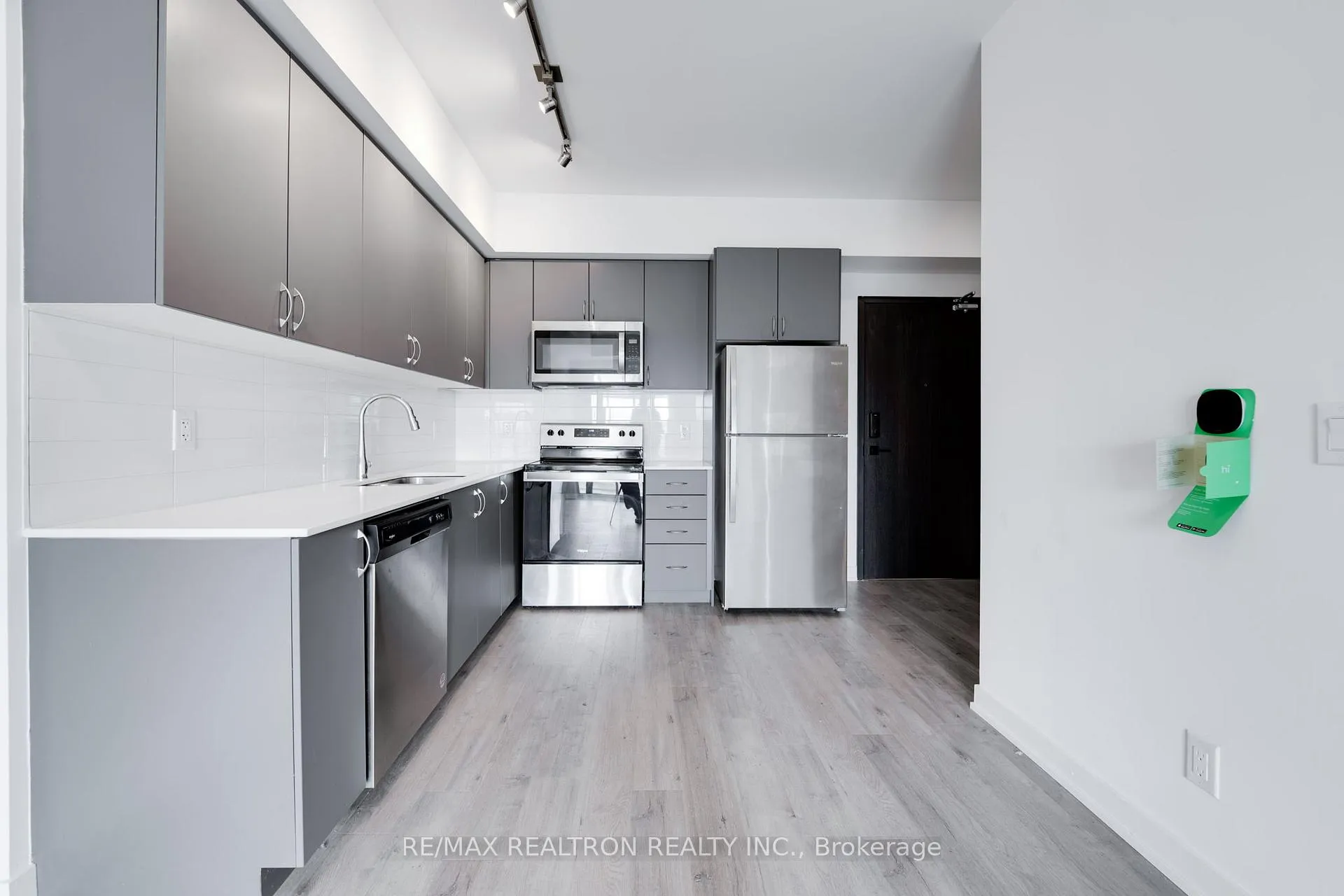 Photo 7 of Unit 913, 56 Lakeside Terrace, Barrie, Little Lake — HOMEH