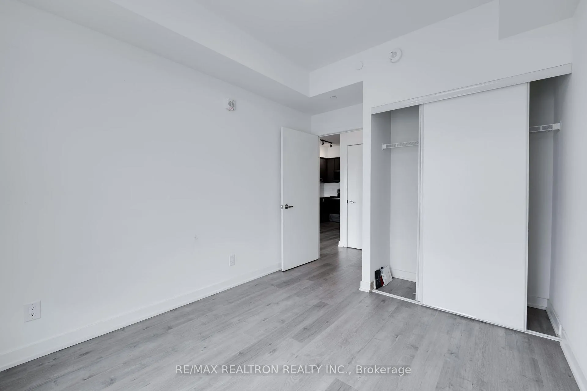 Photo 10 of Unit 913, 56 Lakeside Terrace, Barrie, Little Lake — HOMEH