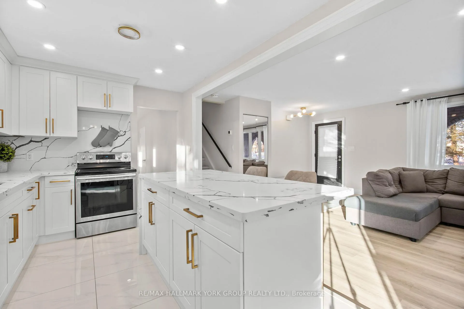 Photo 15 of 96 Riverview Beach Road, Georgina, Pefferlaw — HOMEH