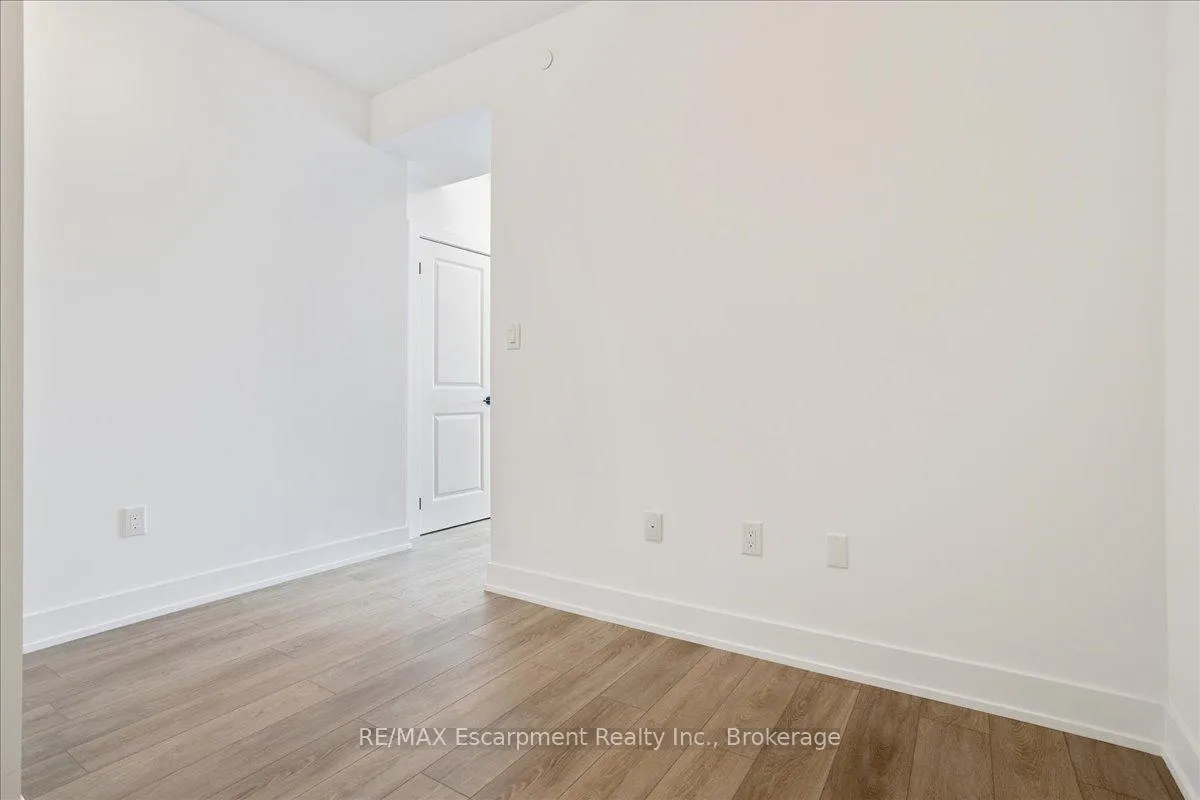 Photo 4 of Unit 906, 470 Dundas Street E, Hamilton, Waterdown — HOMEH
