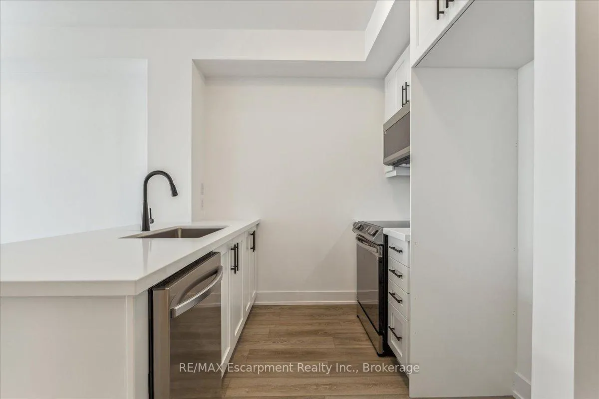 Photo 6 of Unit 906, 470 Dundas Street E, Hamilton, Waterdown — HOMEH