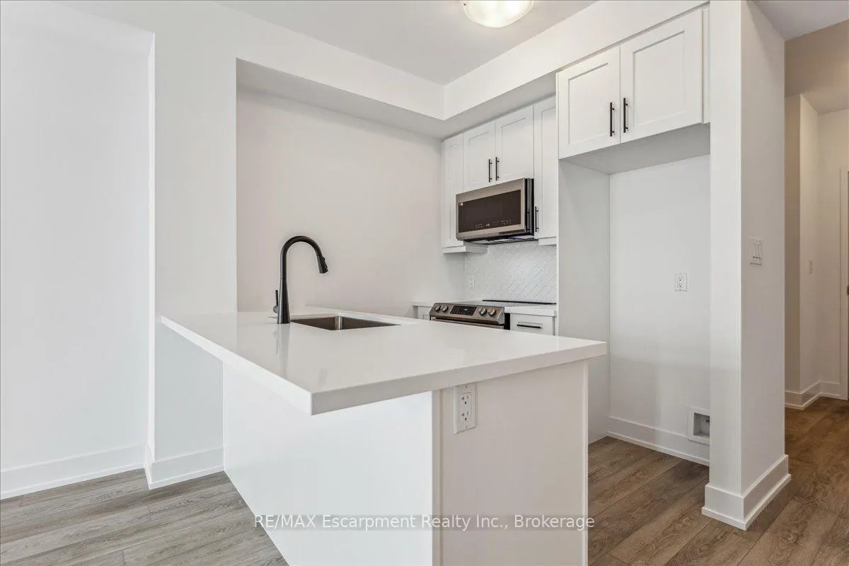 Photo 8 of Unit 906, 470 Dundas Street E, Hamilton, Waterdown — HOMEH