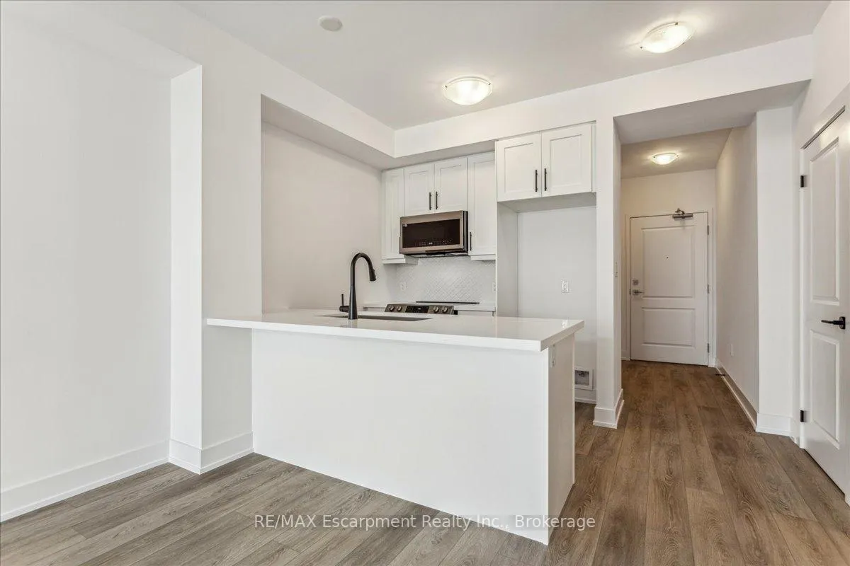 Photo 9 of Unit 906, 470 Dundas Street E, Hamilton, Waterdown — HOMEH