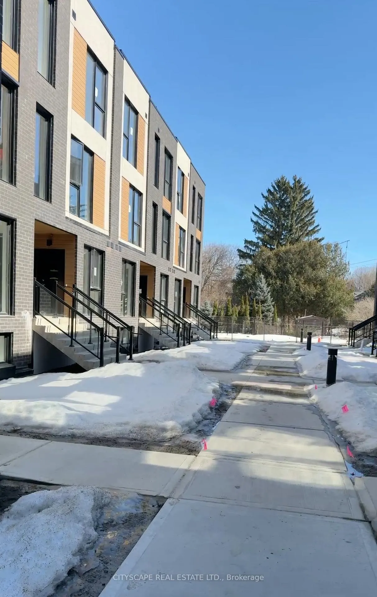 Front of Unit 7, 176 Clonmore Drive