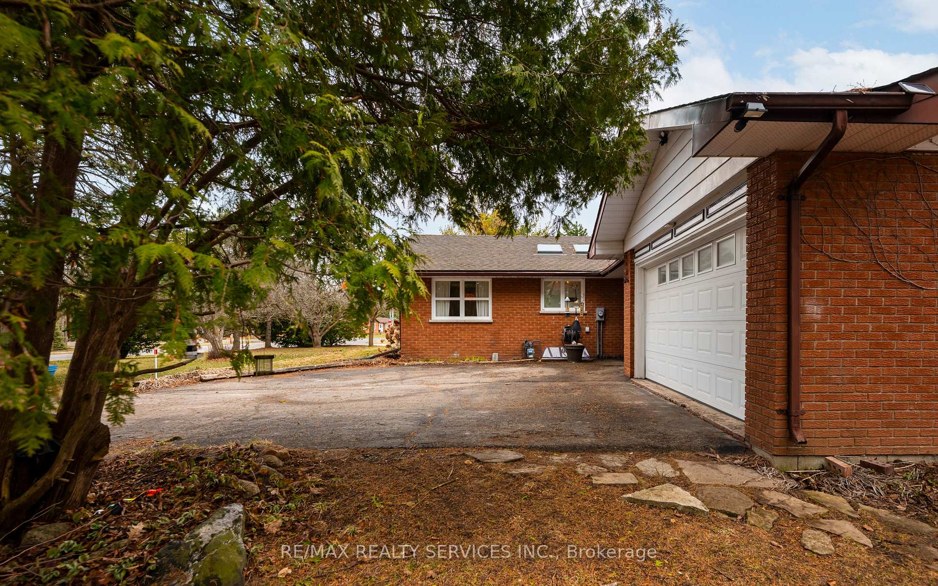 Photo 6 of 1675 Hawthorn Avenue, Caledon, Caledon Village — HOMEH