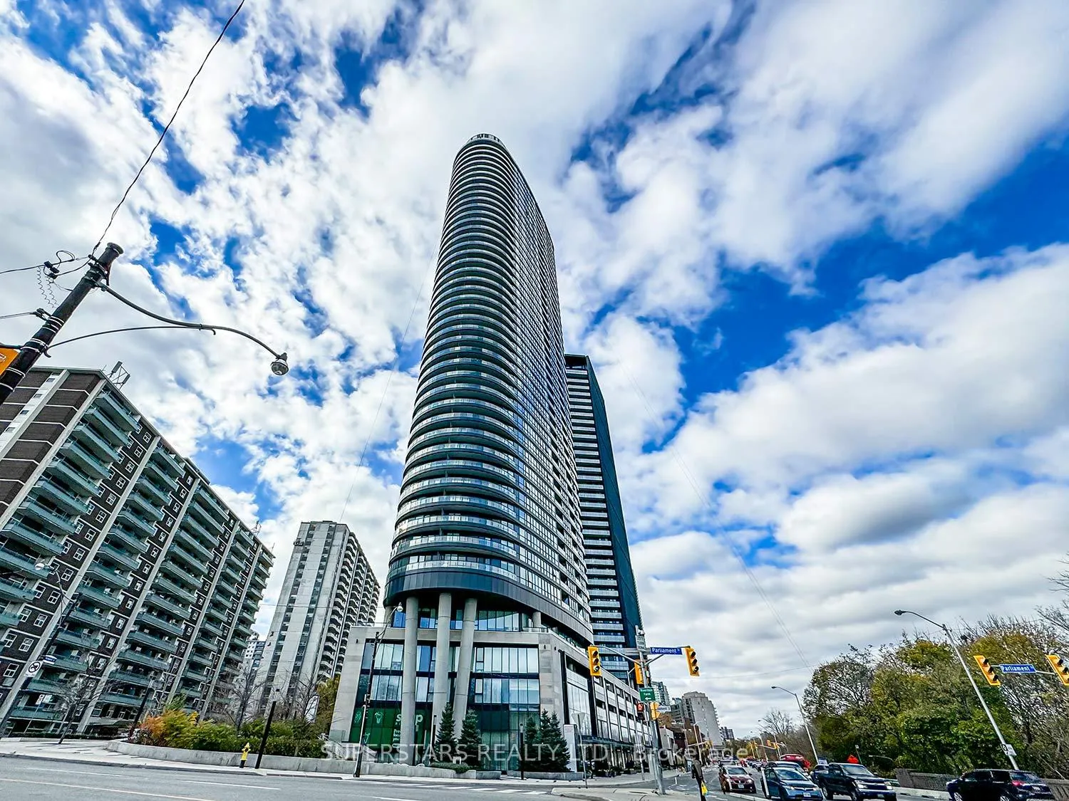 Front of Unit 1320, 585 Bloor Street E