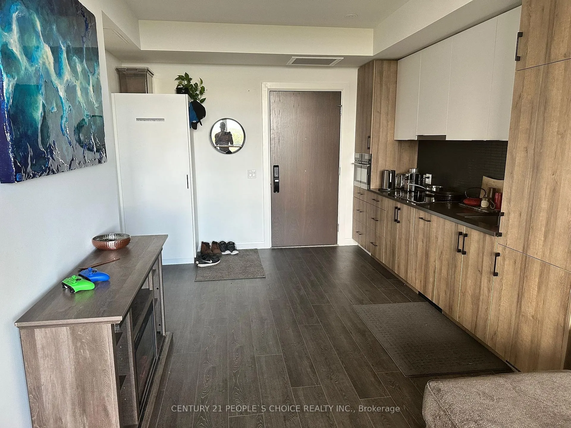 Photo 2 of Unit 901, 741 King Street W, Kitchener — HOMEH