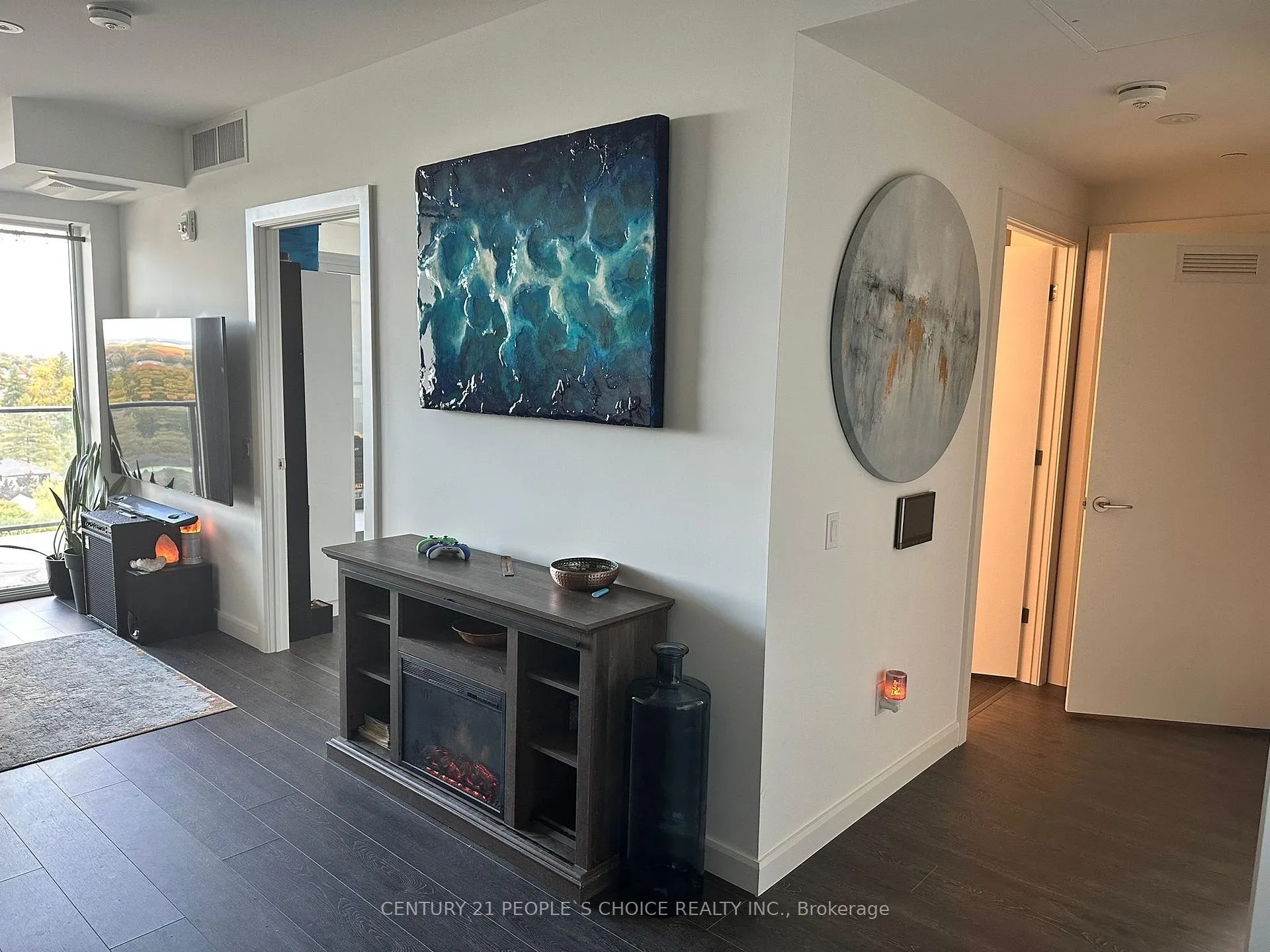 Photo 5 of Unit 901, 741 King Street W, Kitchener — HOMEH