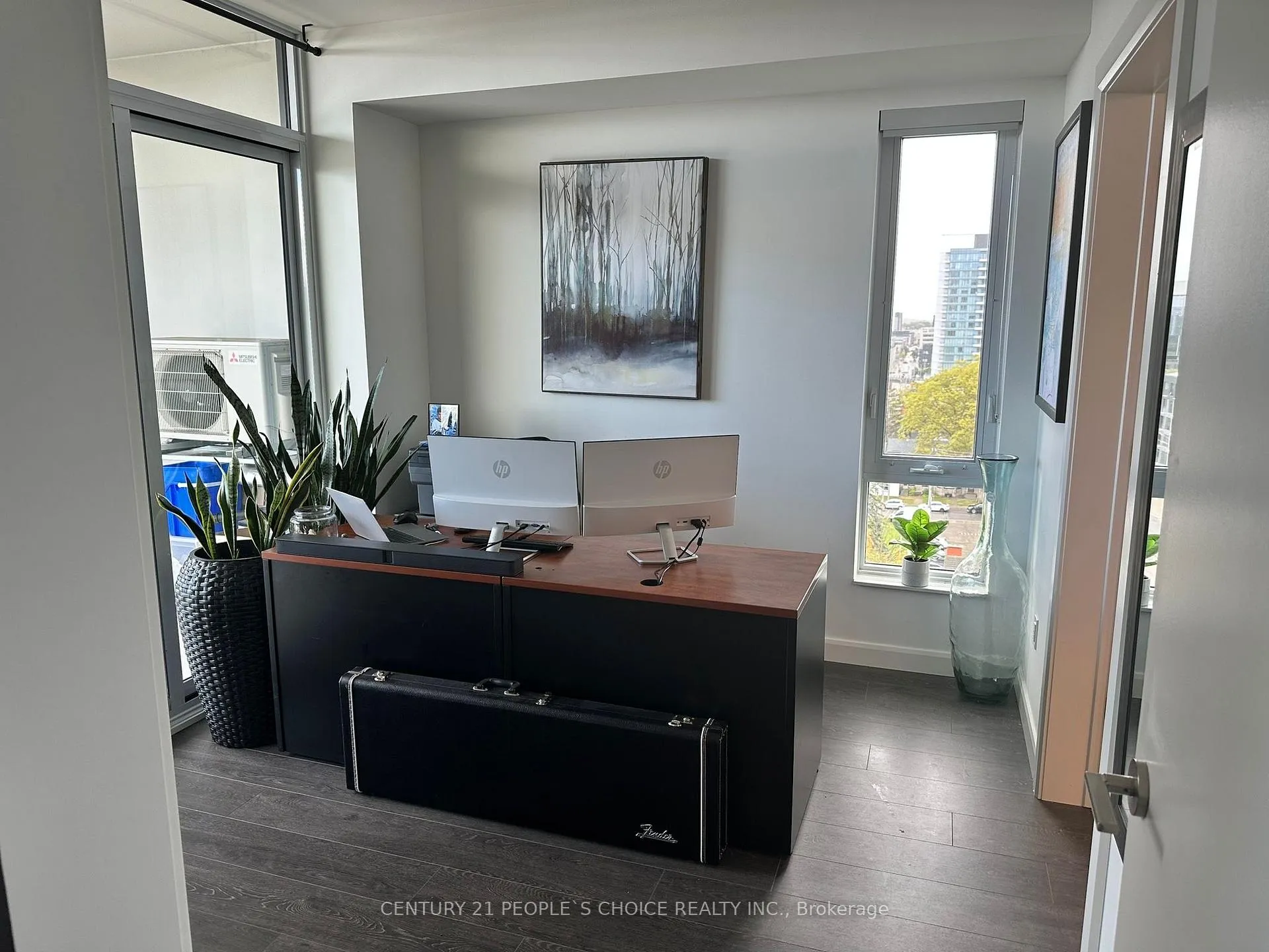 Photo 6 of Unit 901, 741 King Street W, Kitchener — HOMEH