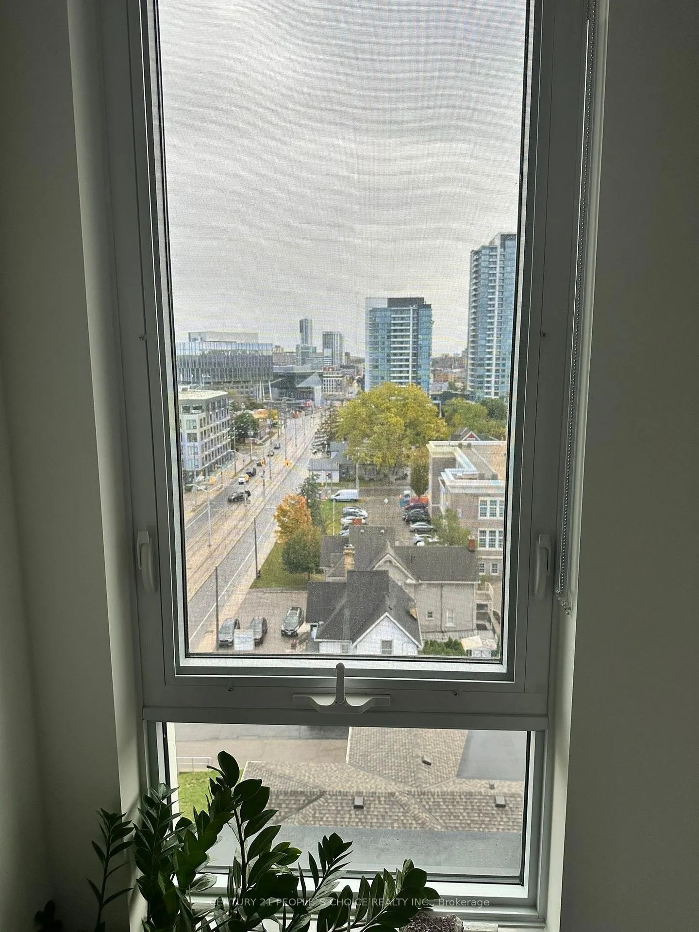 Photo 9 of Unit 901, 741 King Street W, Kitchener — HOMEH