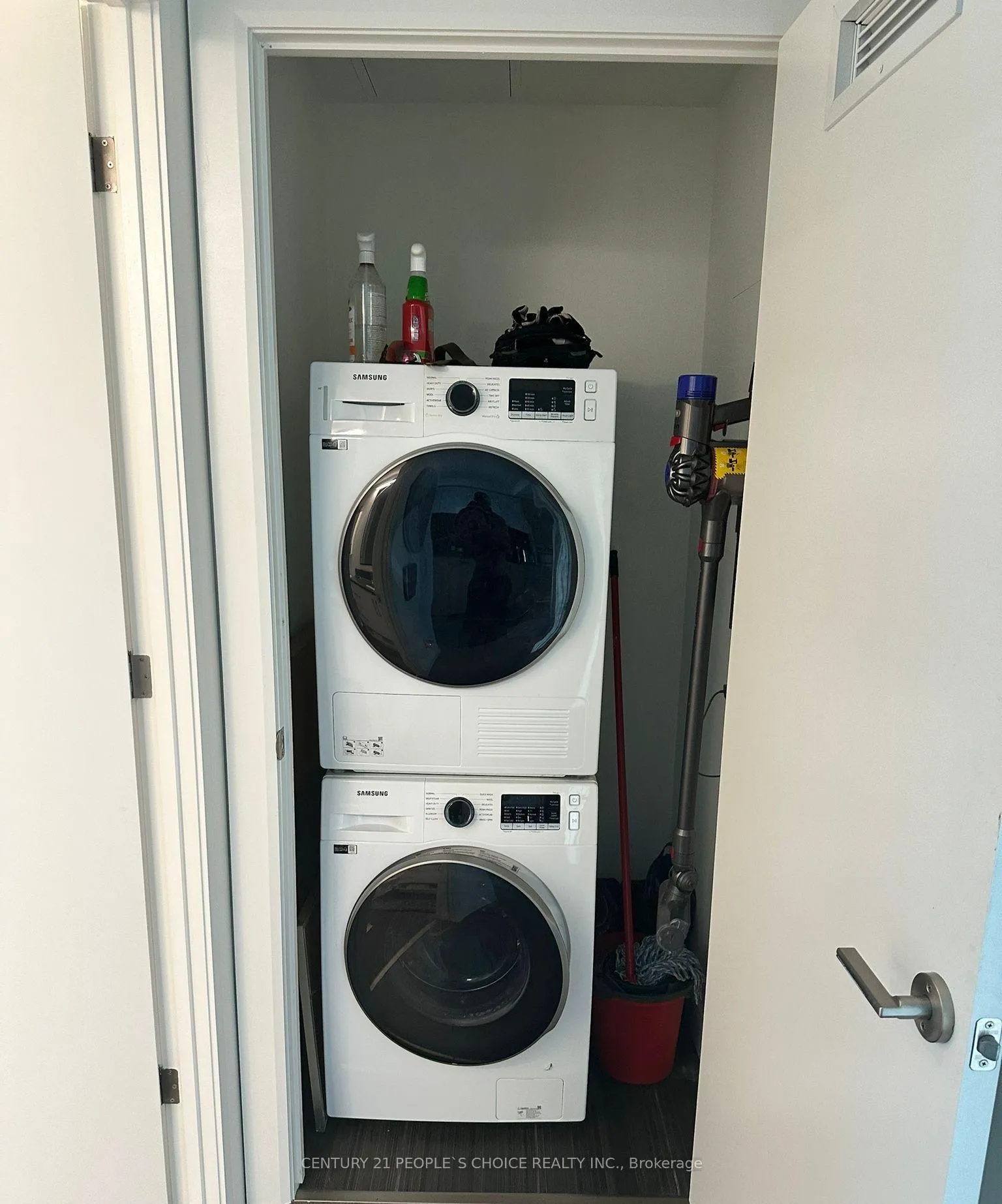 Photo 11 of Unit 901, 741 King Street W, Kitchener — HOMEH