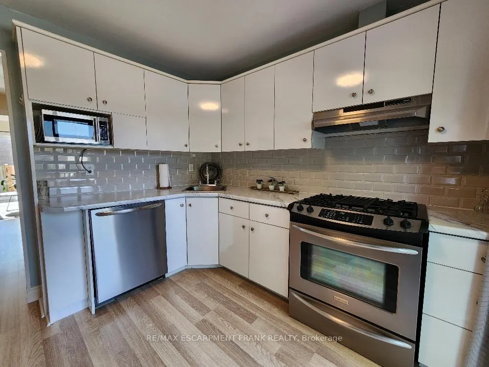 Photo 5 of Unit 103, 1115 Paramount Drive, Hamilton, Stoney Creek — HOMEH