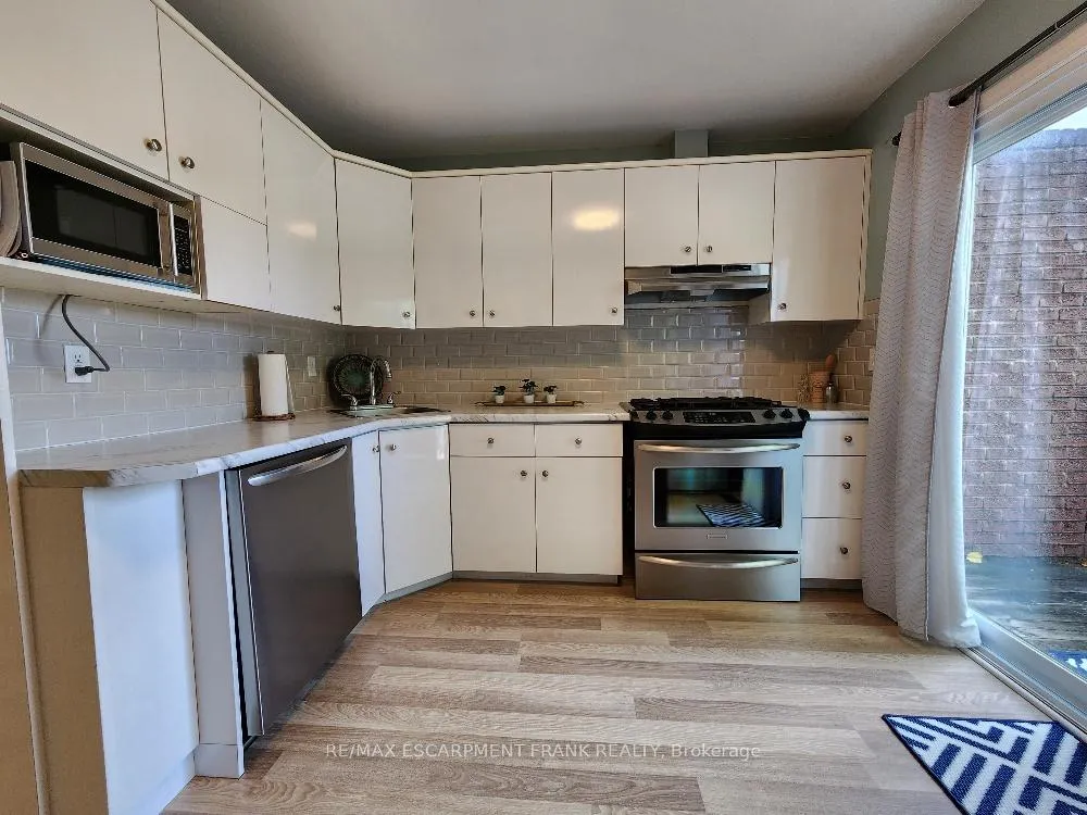 Photo 6 of Unit 103, 1115 Paramount Drive, Hamilton, Stoney Creek — HOMEH