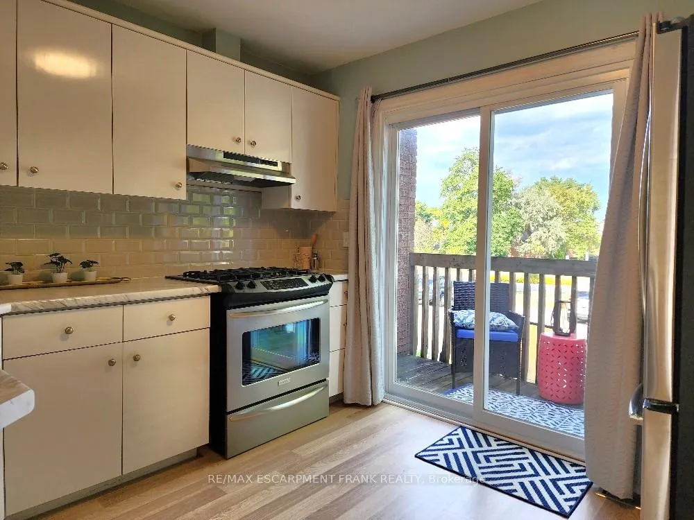 Photo 7 of Unit 103, 1115 Paramount Drive, Hamilton, Stoney Creek — HOMEH