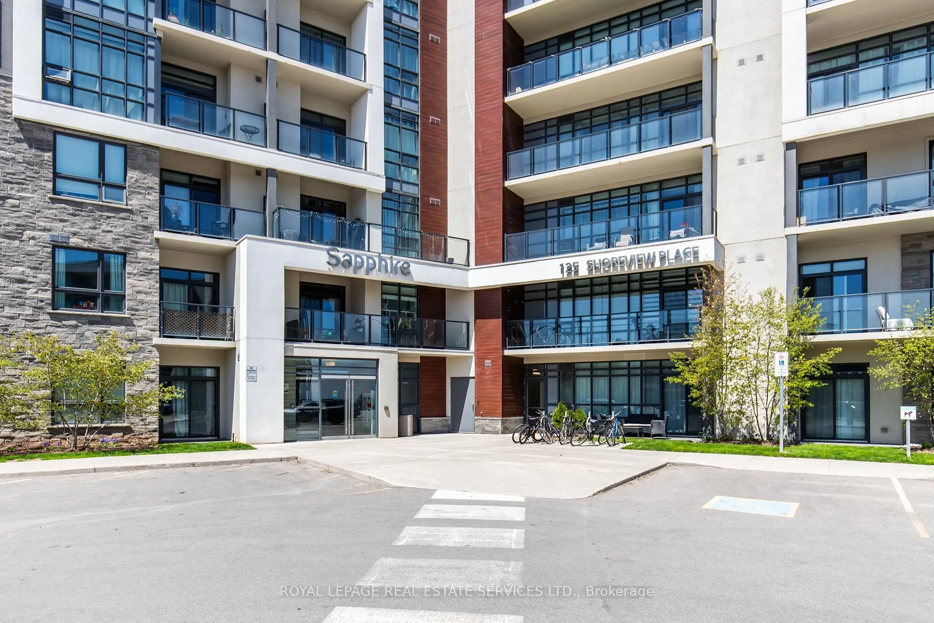 Front of Unit 631, 125 Shoreview Place S
