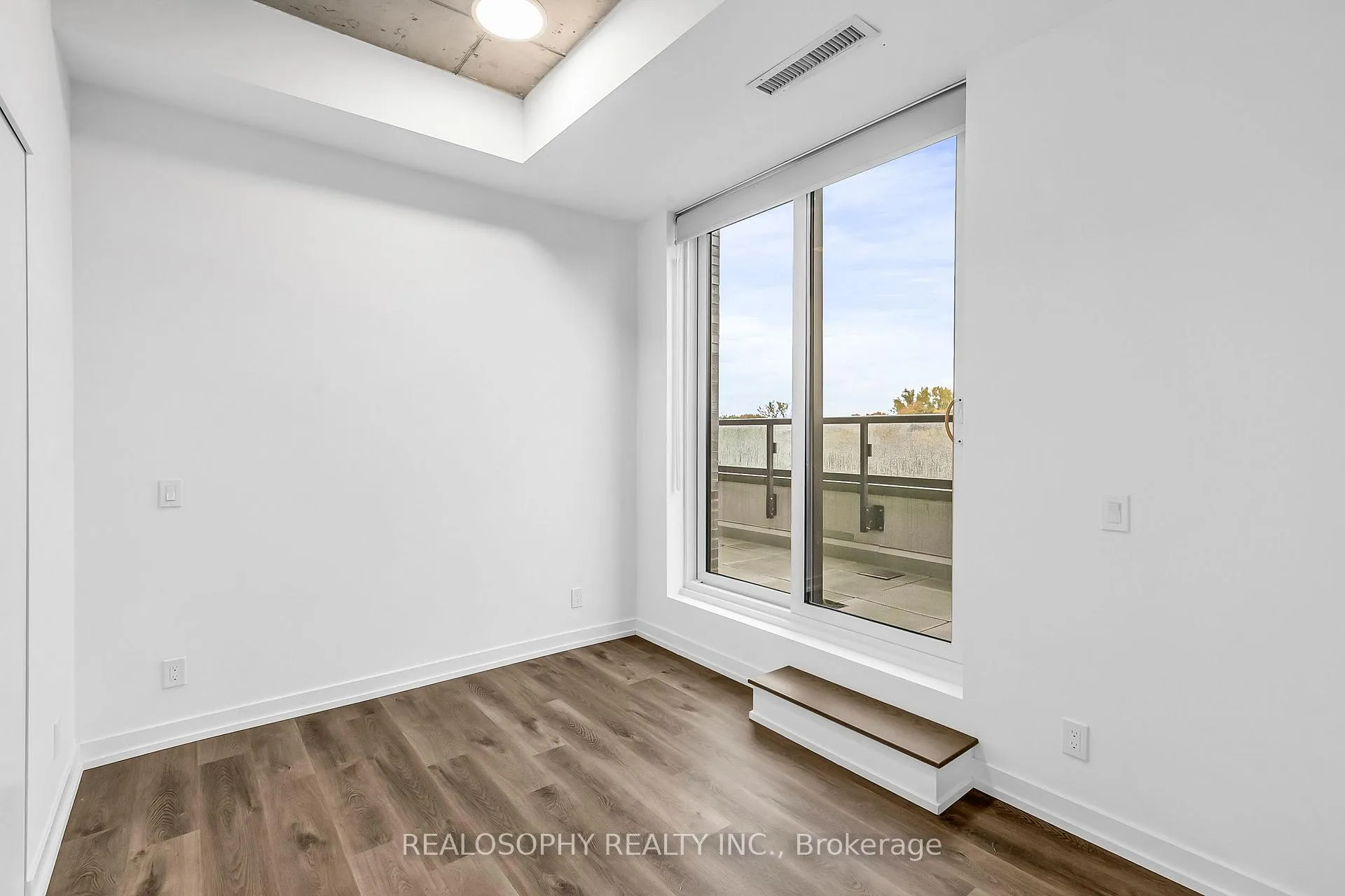 Photo 4 of Unit 503, 115 Larchmount Avenue, Toronto, South Riverdale — HOMEH