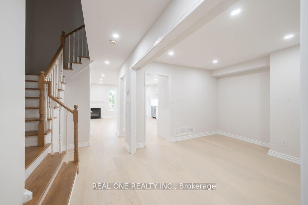 Photo 3 of 149 Downey Circle, Aurora, Bayview Wellington — HOMEH