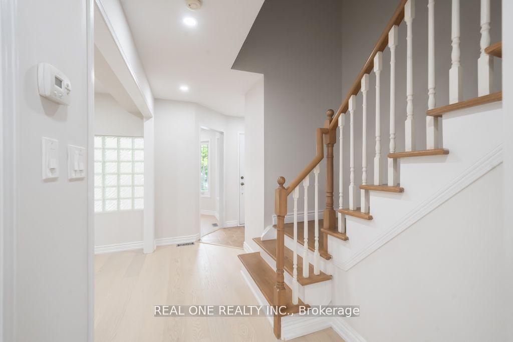 Photo 4 of 149 Downey Circle, Aurora, Bayview Wellington — HOMEH