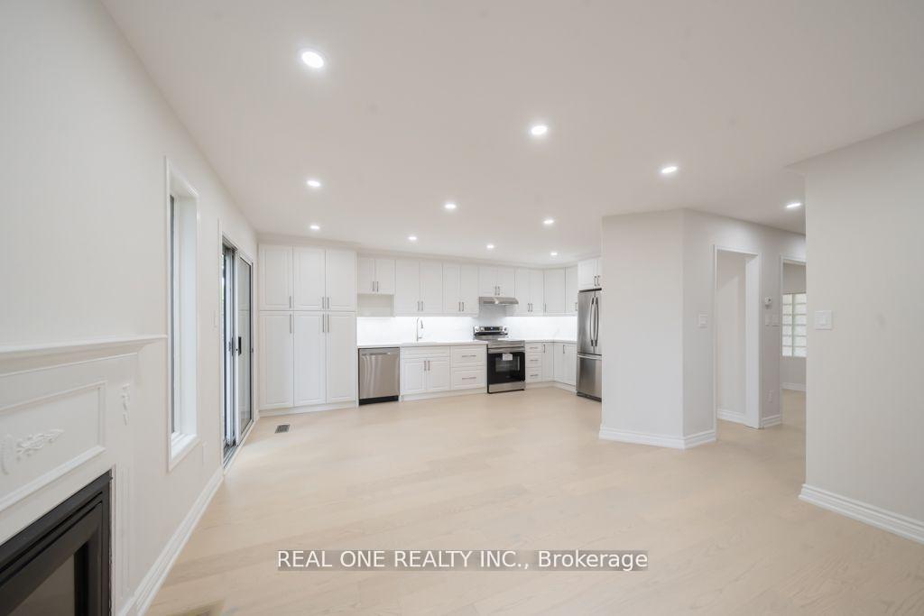 Photo 9 of 149 Downey Circle, Aurora, Bayview Wellington — HOMEH