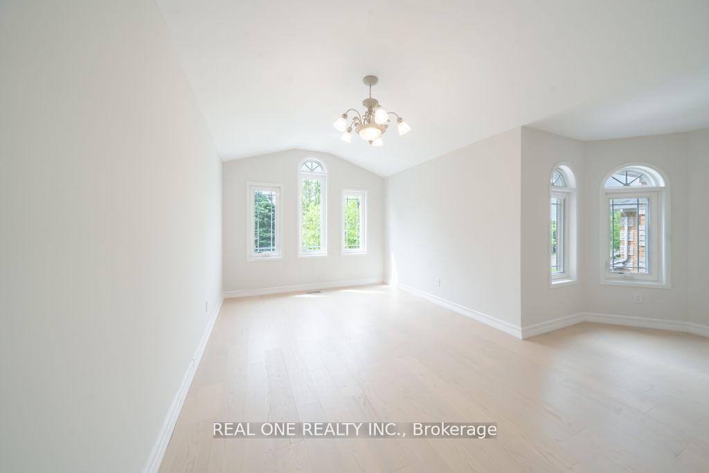 Photo 13 of 149 Downey Circle, Aurora, Bayview Wellington — HOMEH