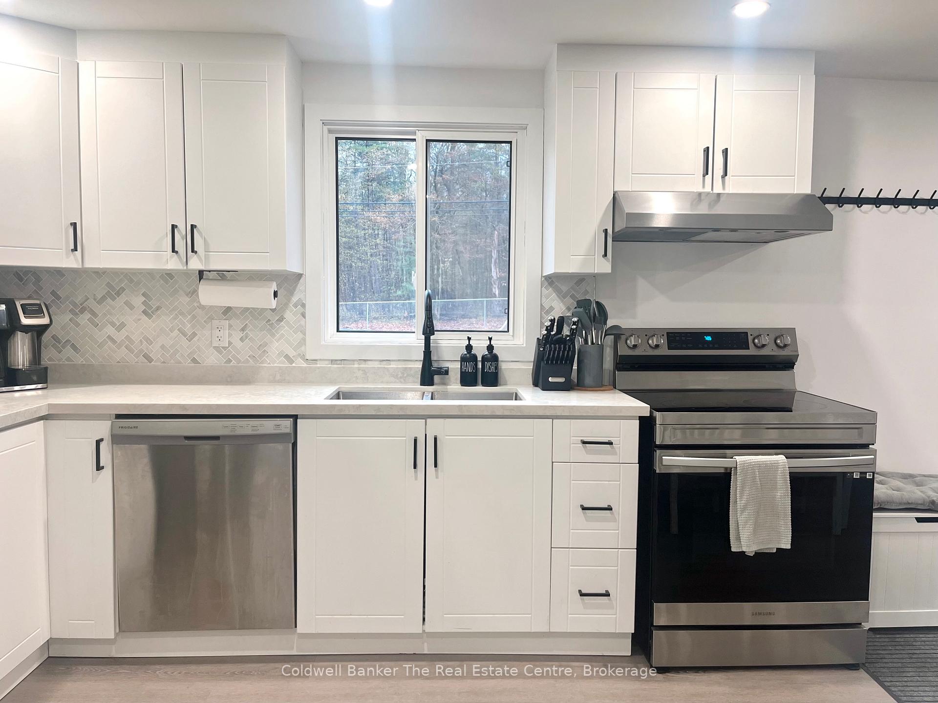 Photo 5 of 210 Jones Road, Gravenhurst, Muskoka (S) — HOMEH