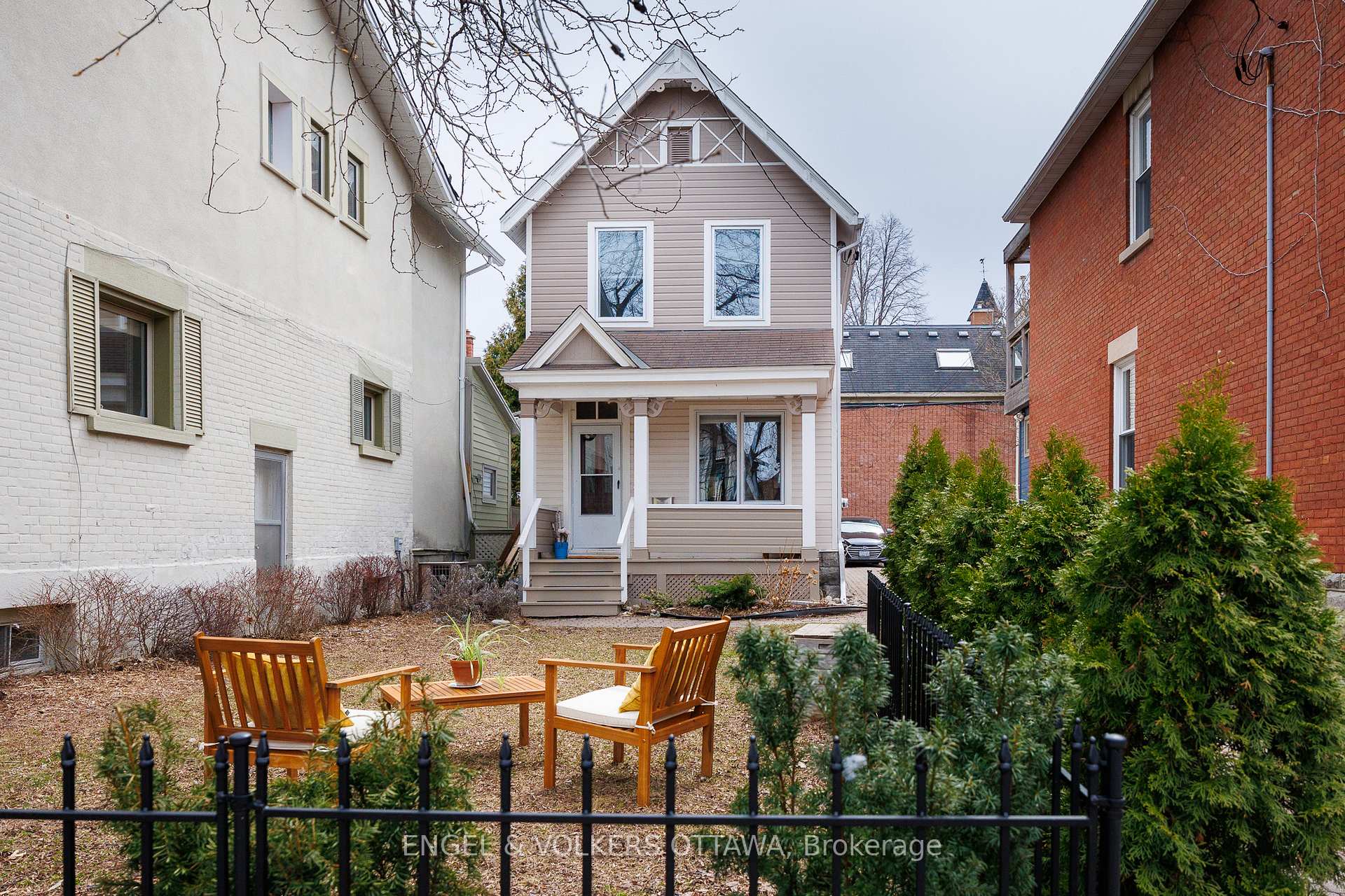 Front of 92 Third Avenue