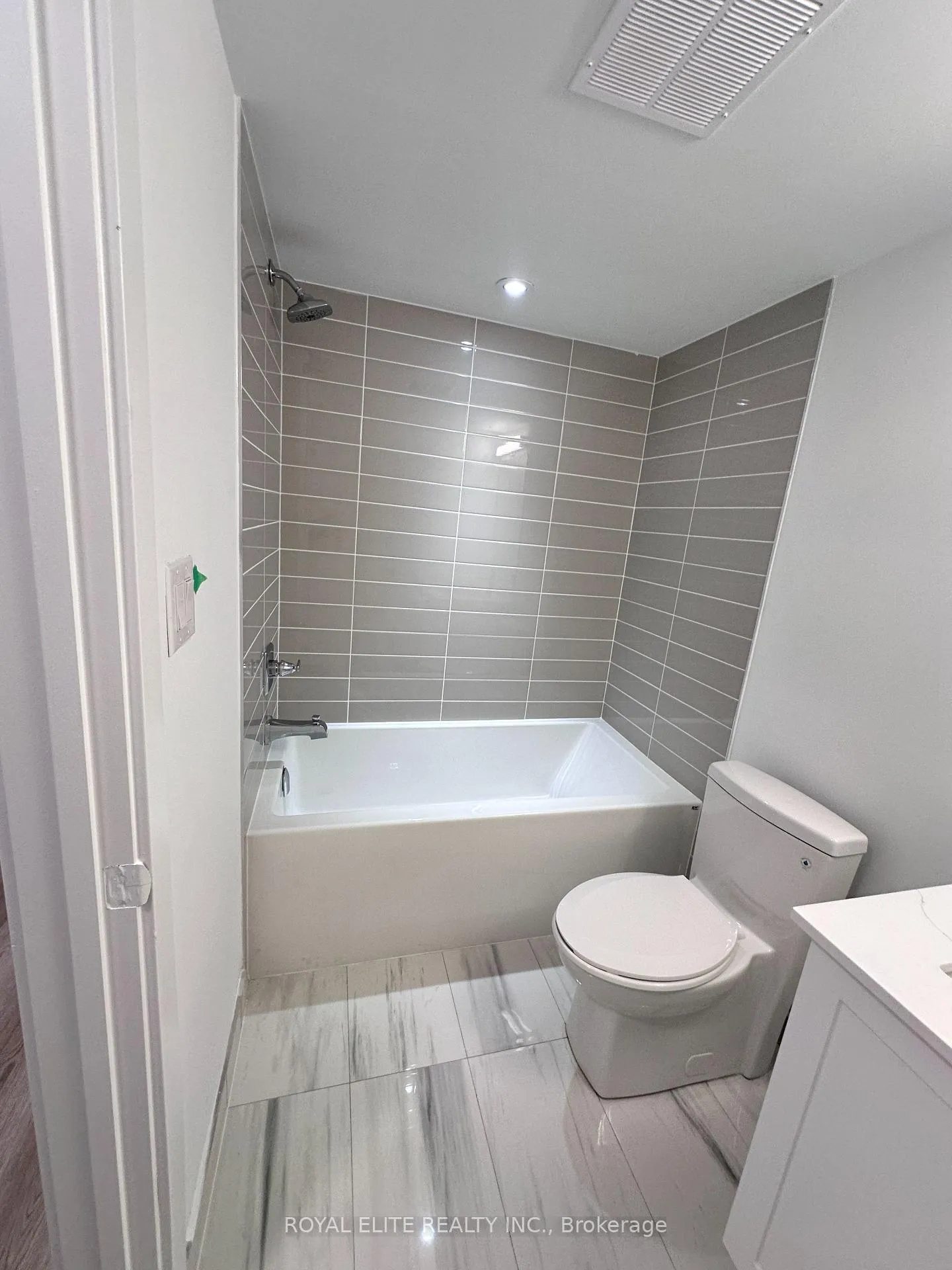 Photo 8 of 1477 O'Connor Drive, Toronto, East York — HOMEH