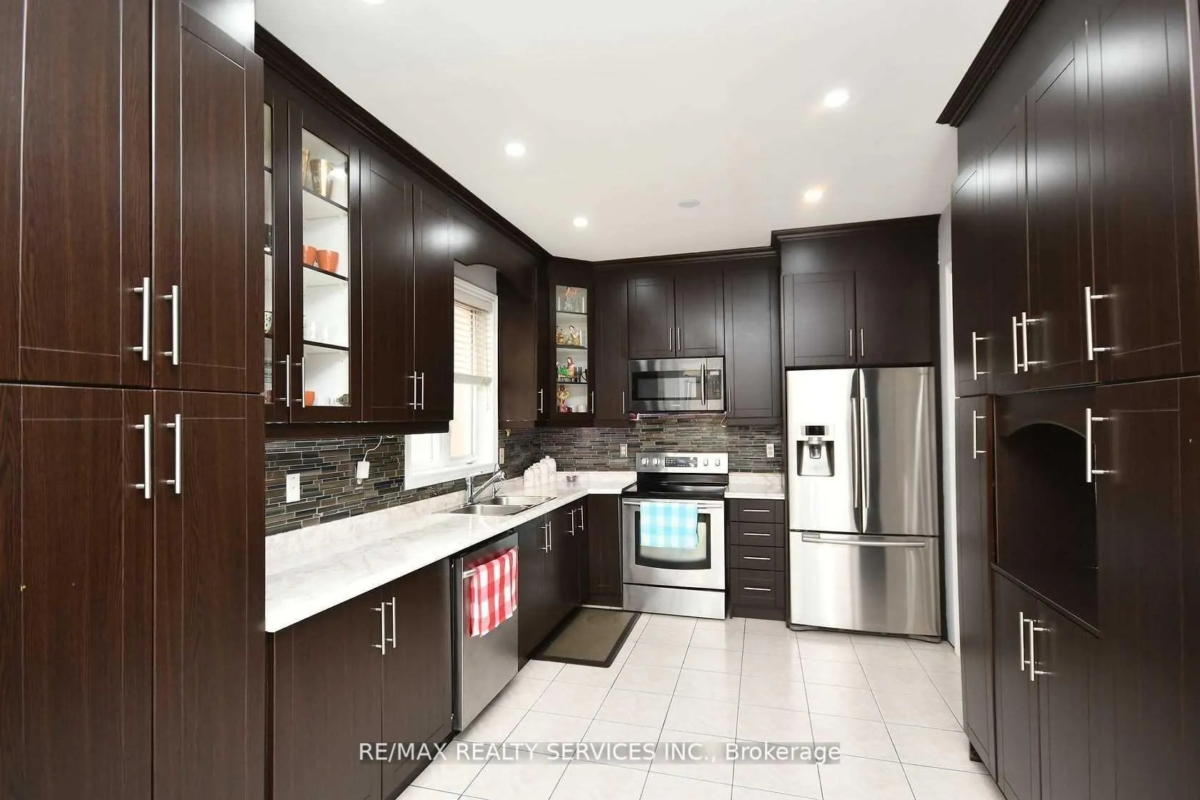 Photo 12 of 17 Eagle Plains (UPPER) Drive, Brampton, Sandringham-Wellington — HOMEH