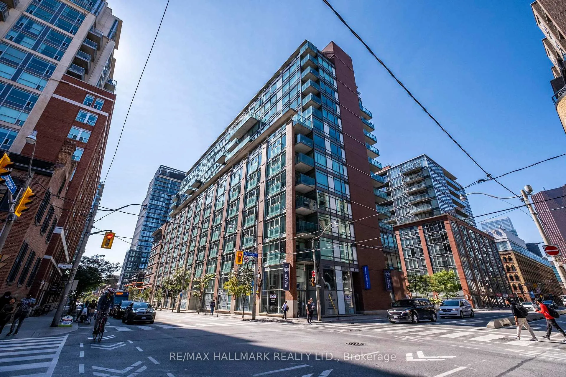 Front of Unit 1205, 333 Adelaide Street E