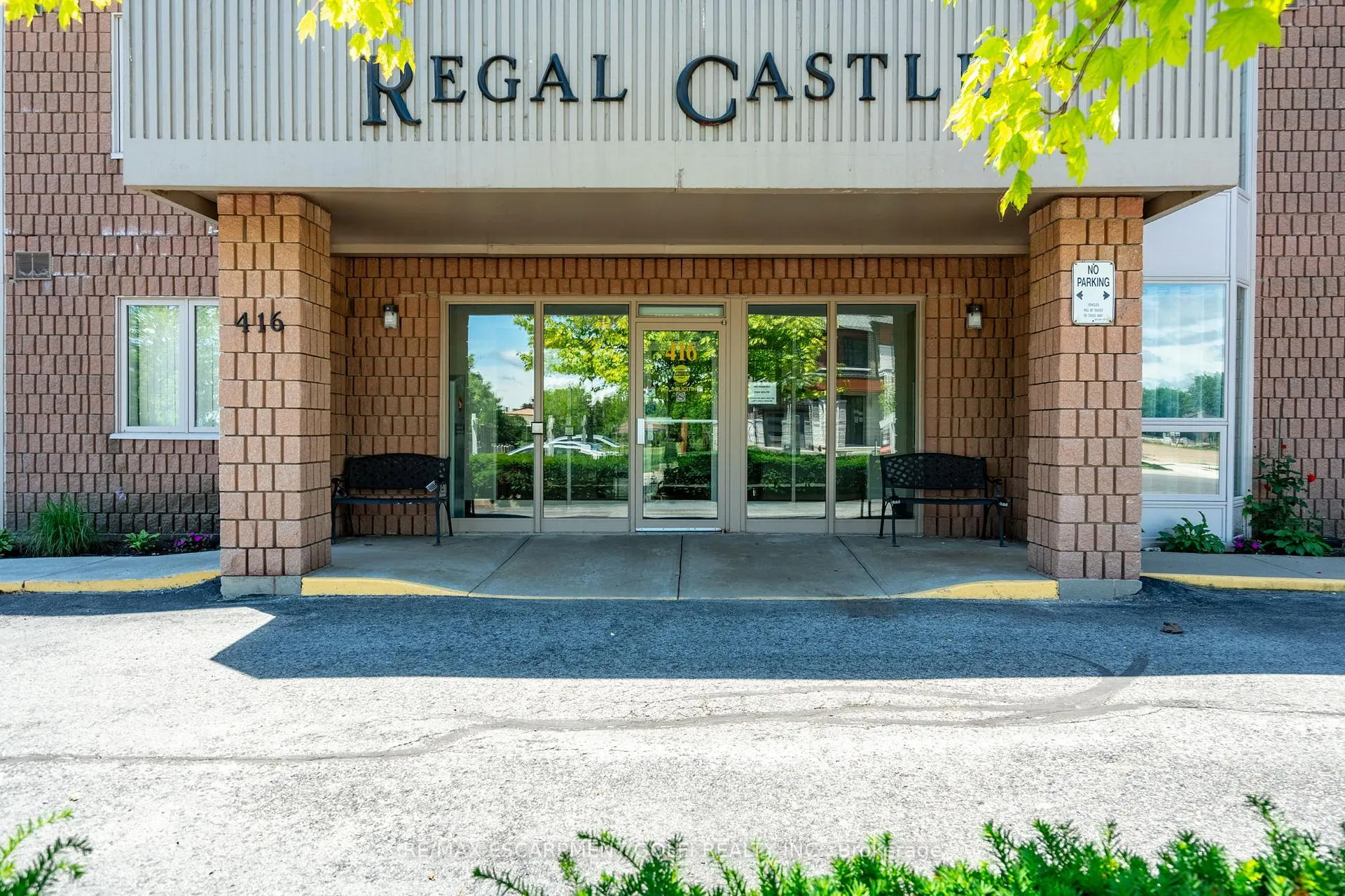 Photo 3 of Unit 109, 416 Limeridge Road E, Hamilton, Stoney Creek — HOMEH