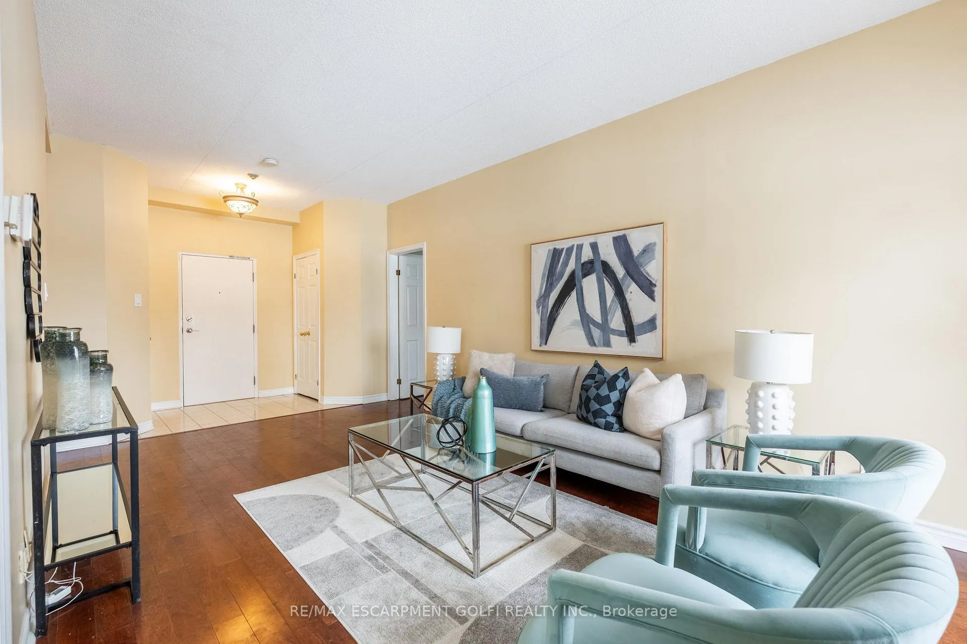 Photo 7 of Unit 109, 416 Limeridge Road E, Hamilton, Stoney Creek — HOMEH