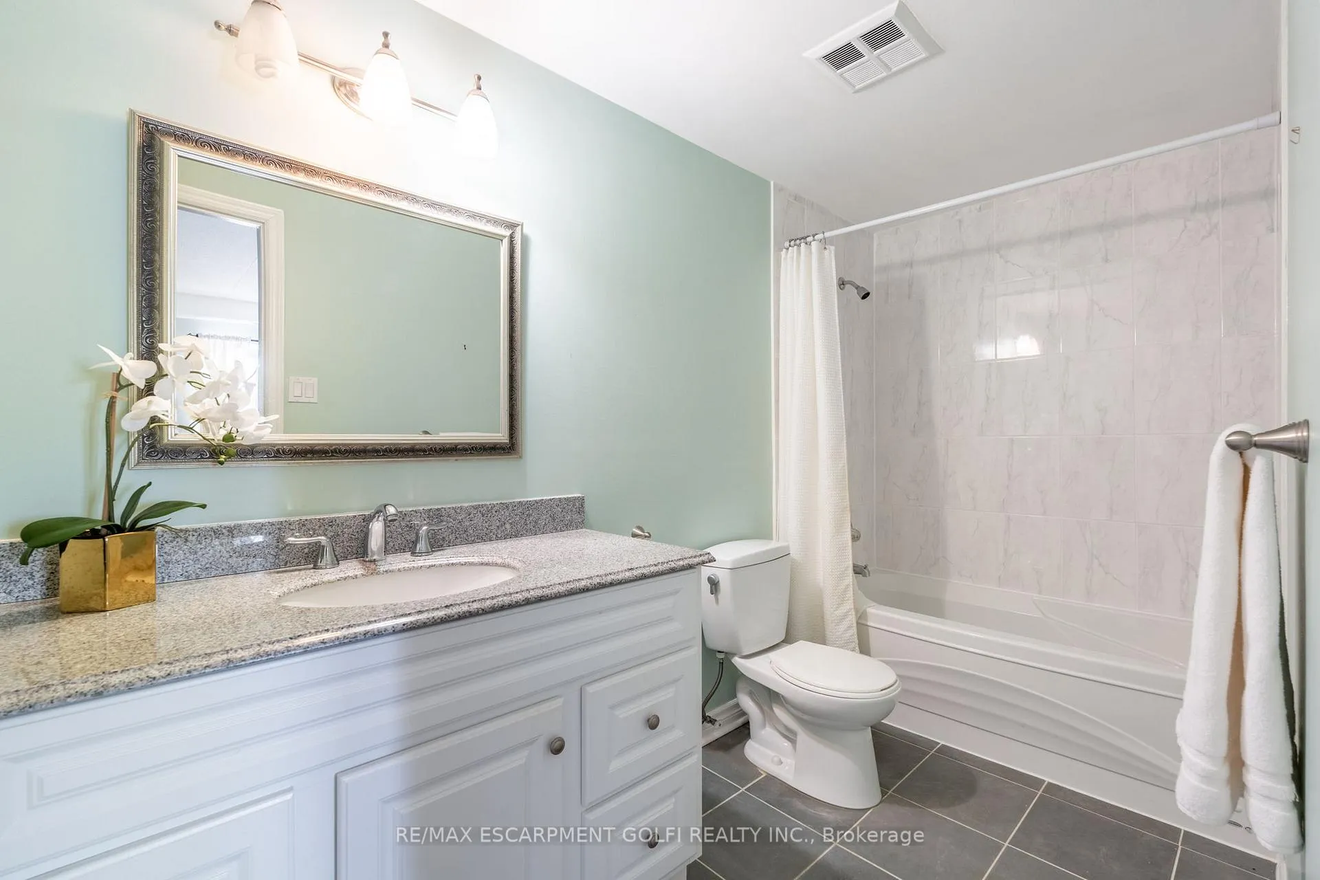 Photo 14 of Unit 109, 416 Limeridge Road E, Hamilton, Stoney Creek — HOMEH
