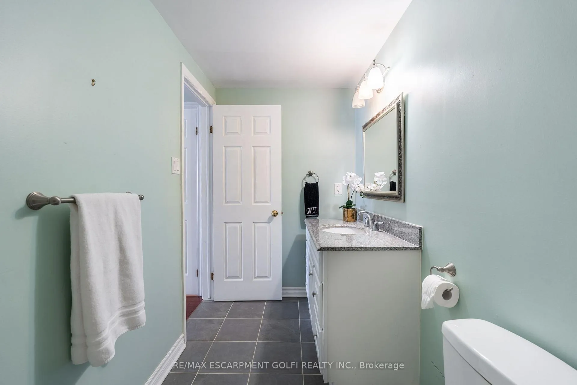 Photo 15 of Unit 109, 416 Limeridge Road E, Hamilton, Stoney Creek — HOMEH