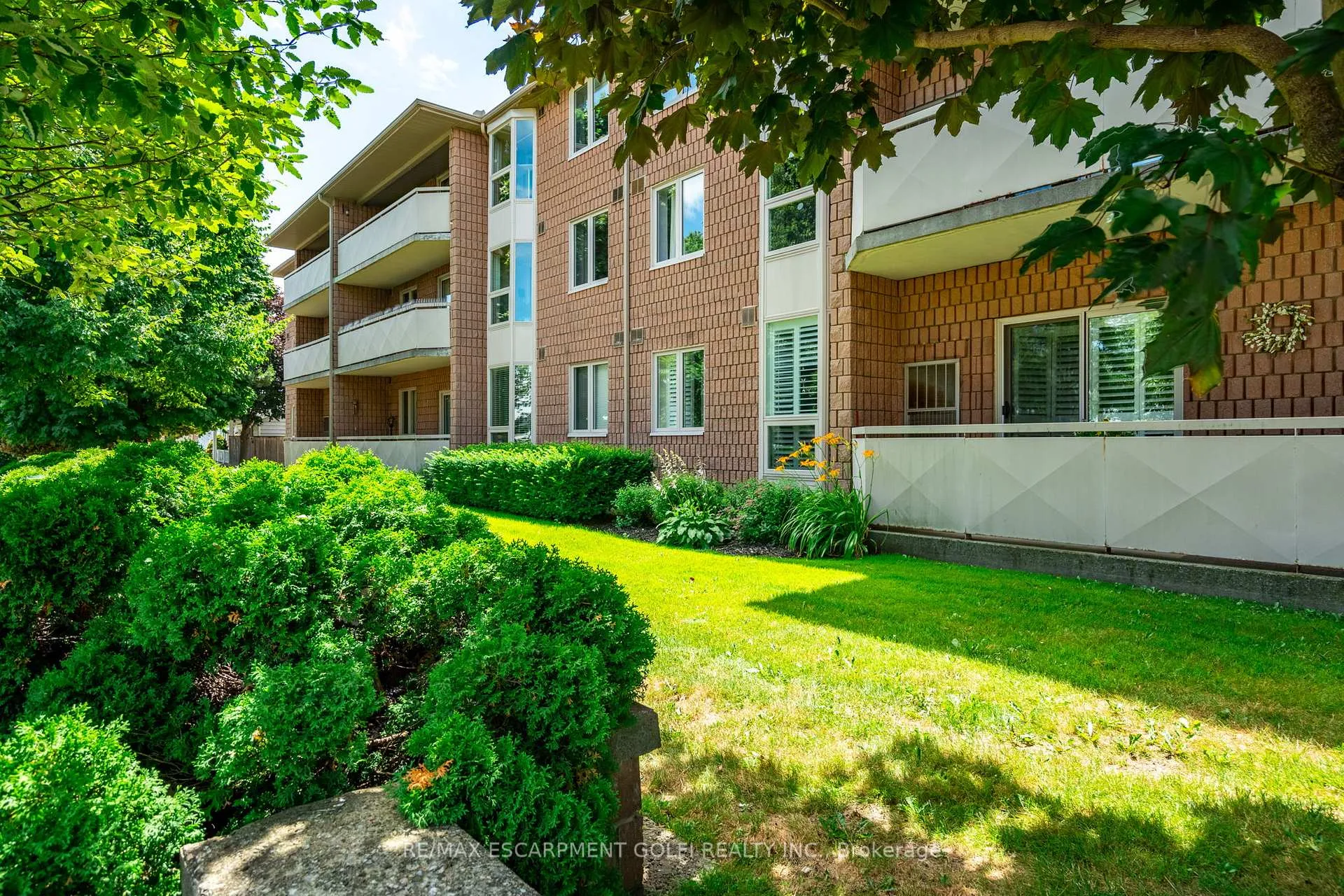 Photo 27 of Unit 109, 416 Limeridge Road E, Hamilton, Stoney Creek — HOMEH