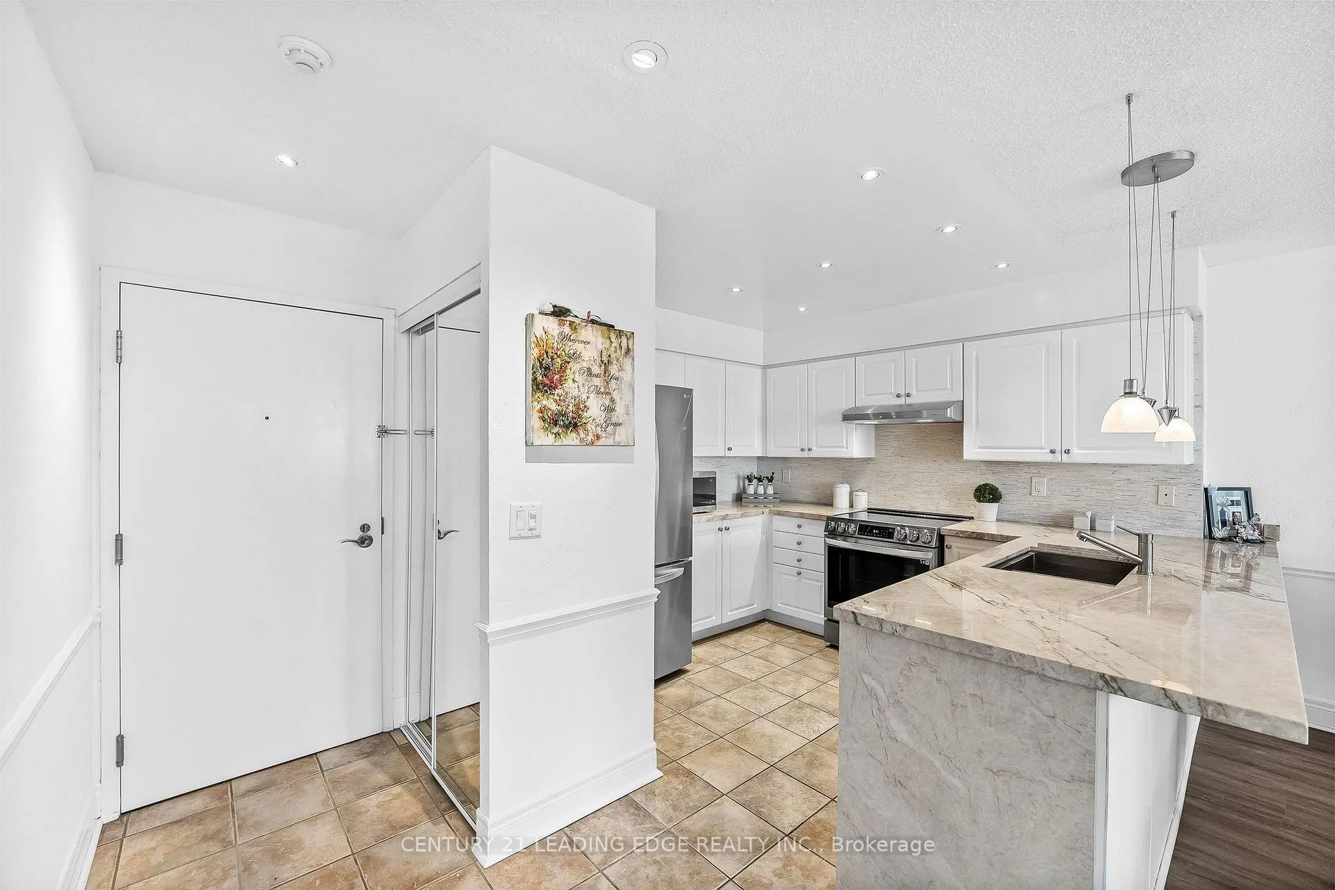 Photo 3 of Unit Ph6, 135 Pond Drive, Markham, Commerce Valley — HOMEH
